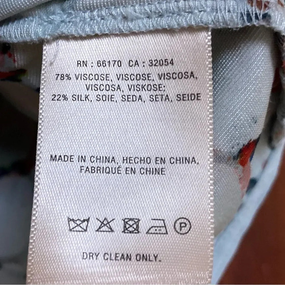 ANTHROPOLOGIE Maeve Umi Velvet Wrap Top Size Extra Small Floral - Picture 6 of 7